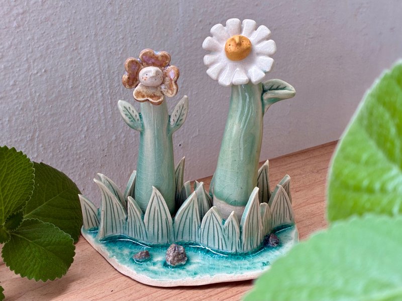 | Luna 陶偶系列 | 陶器 黃花 白花 綠草叢 擺設 - 擺飾/家飾品 - 陶 綠色