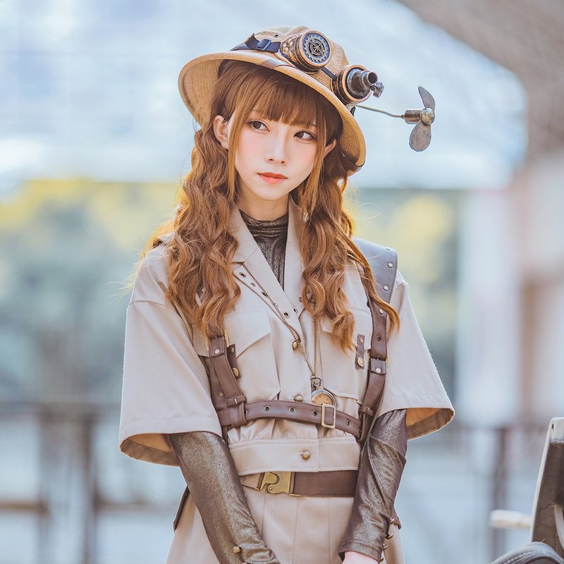Steampunk X Explorer Oversize Cropped Pocket Short-Sleeve Khaki Workwear Safari Jacket Shirt - เสื้อเชิ้ตผู้หญิง - เส้นใยสังเคราะห์ สีกากี