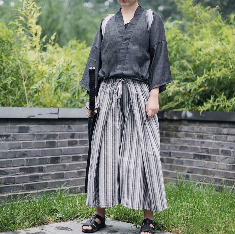 Japanese-style high-waist wide-leg vertical stripe samurai pants - กางเกงขายาว - วัสดุอื่นๆ สีดำ