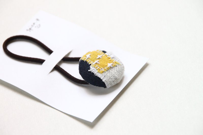 Collage walnut button's hair rubber night sky - Hair Accessories - Cotton & Hemp Black