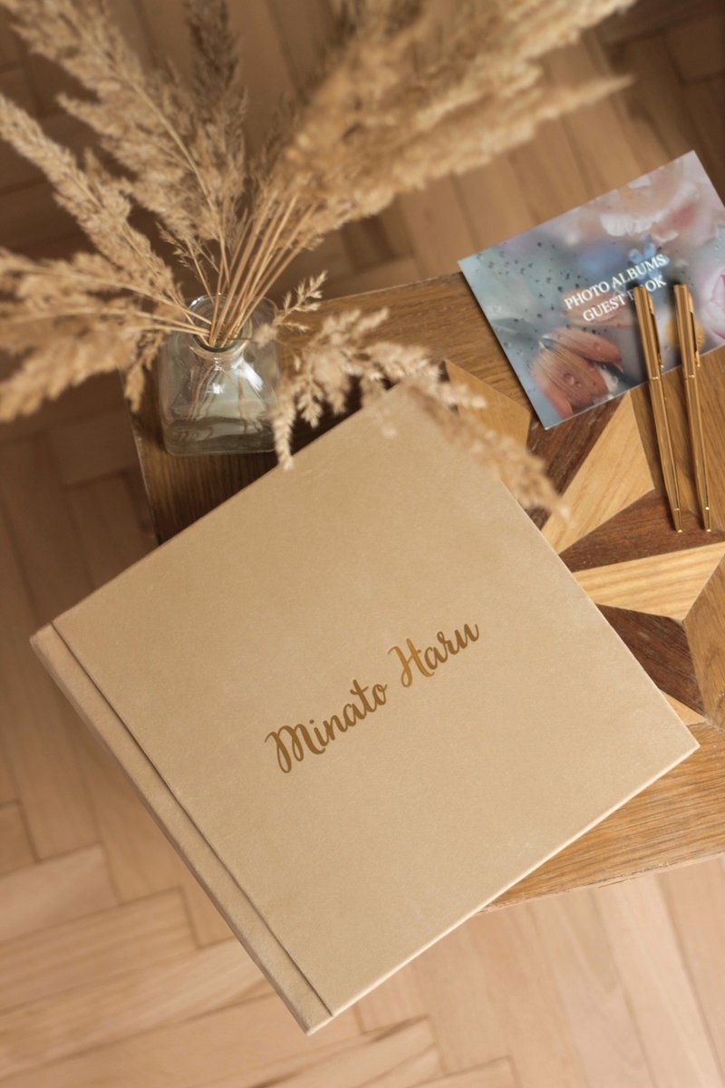 Album for photos with an individual inscription. 23x23 cm - 相簿/相本 - 紙 多色