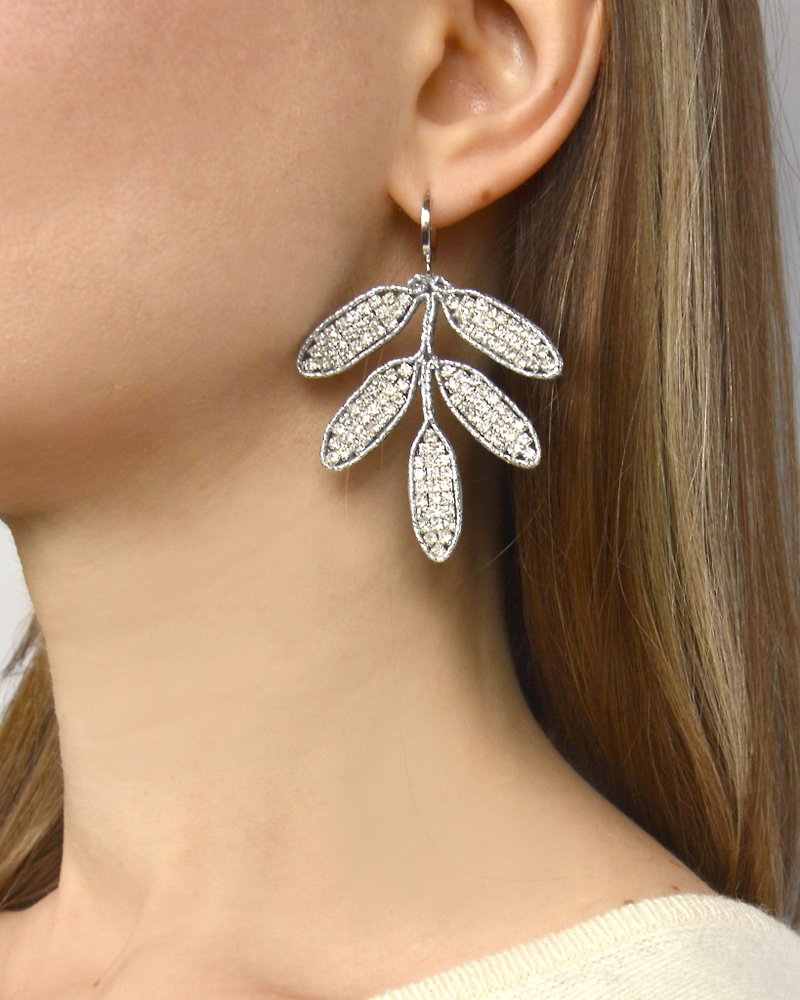 Earrings Dazzling earrings LeafChristmas Gift Wrapping - ต่างหู - วัสดุอื่นๆ สีเงิน