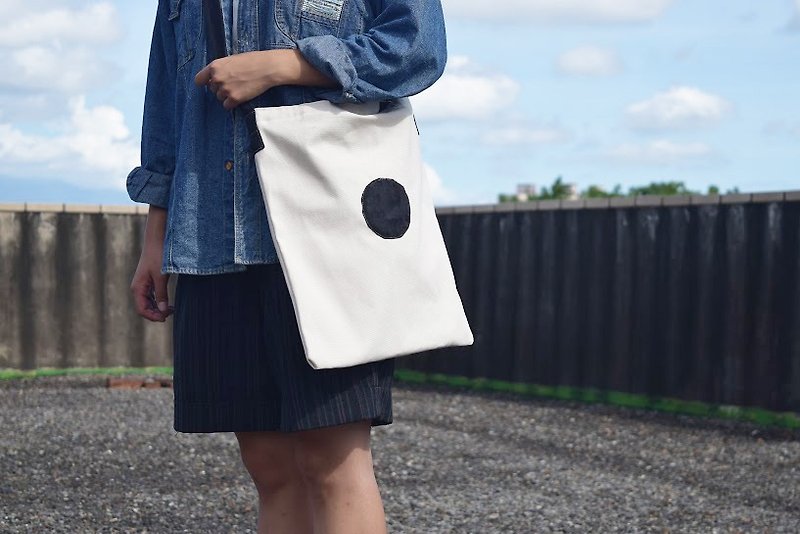 toutoubags/ dot canvas bag-black dot - Messenger Bags & Sling Bags - Other Materials White