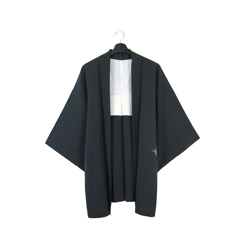 Back to Green::日本帶回和服 羽織 手繪刺繡 山水間 vintage kimono (KI-24) - 女大衣/外套 - 絲．絹 黑色