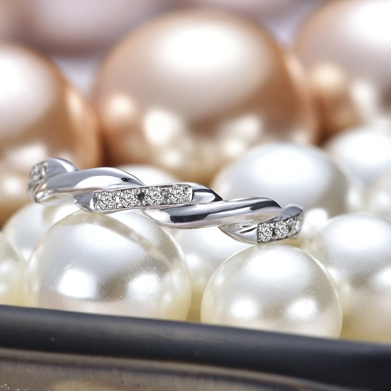 設計日常 點點麻花 鑽石 戒指 0.15克拉 鑽戒 輕珠寶 母親節 SS23 - 項鍊 - 鑽石 