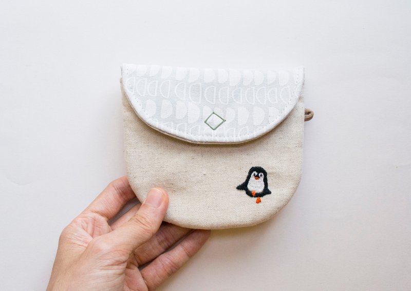 企鵝 Penguin Embroidered Linen Wee Pouch - 零錢包/小錢包 - 棉．麻 銀色