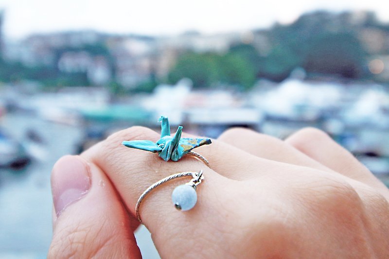 Mini Paper Crane Crystal Ring (Clear Water and Light Cloud)-Valentine's Day Gift - แหวนทั่วไป - กระดาษ สีน้ำเงิน