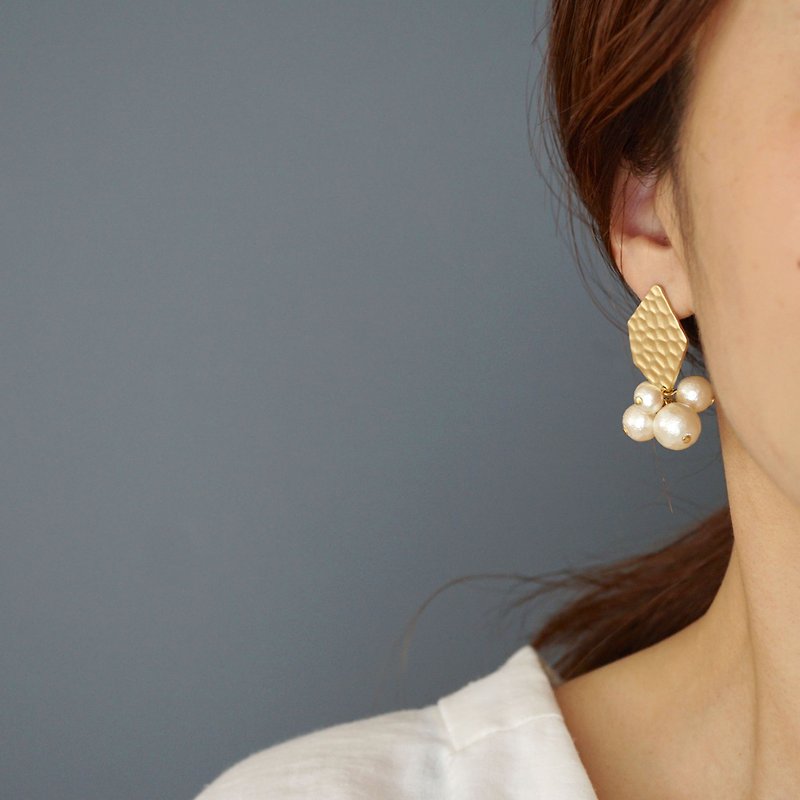 Random Pearl Earrings - Earrings & Clip-ons - Other Metals Gold