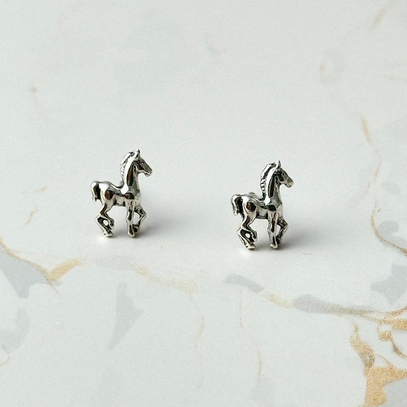 Cute Horse Gallop s925 sterling silver earrings Birthday Day gift - ต่างหู - เงินแท้ สีเงิน
