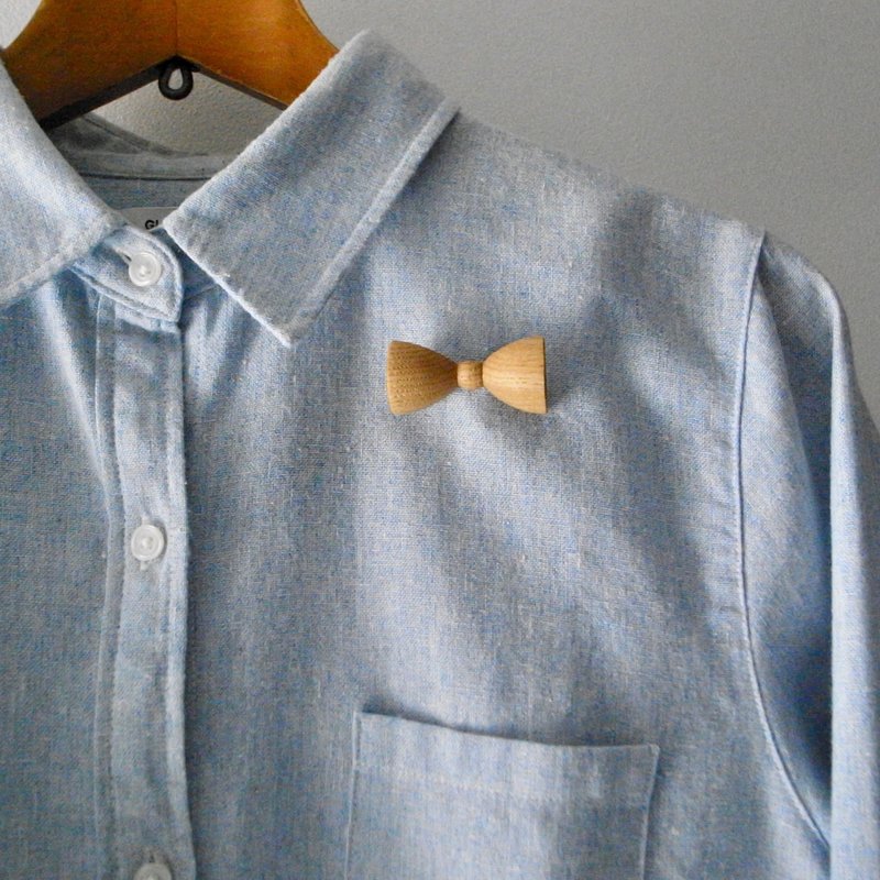 Brooch bow tie - Brooches - Wood 