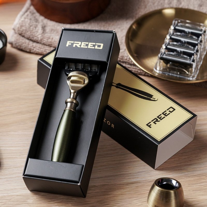 【FREED】古銅系列 - 五刀式刮鬍刀 - 大地綠 客製化刻字 生日 - 男性保養/清潔/修容工具 - 其他金屬 綠色