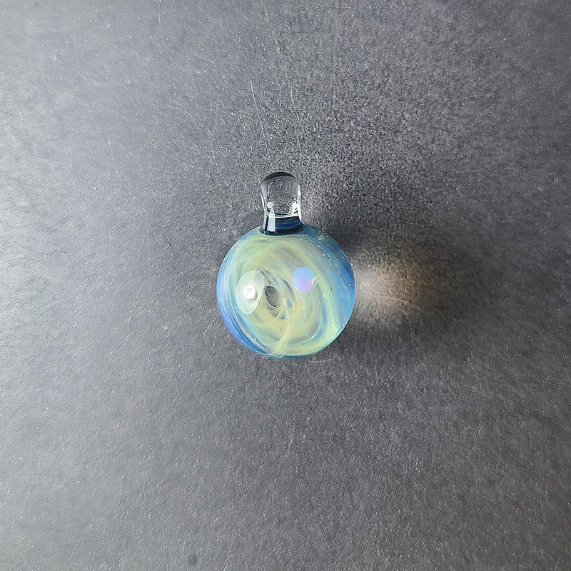 Universe Planets Space Handmade Lampwork Glass Pendant - สร้อยคอ - แก้ว สีดำ