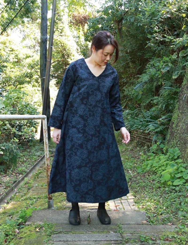 Flower arabesque kimono remake V-neck dress - ชุดเดรส - ผ้าฝ้าย/ผ้าลินิน 