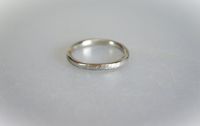 Titanium Ring ・Pure titanium ring = Thin and sharp hammered = Size 11 - แหวนทั่วไป - โลหะ หลากหลายสี