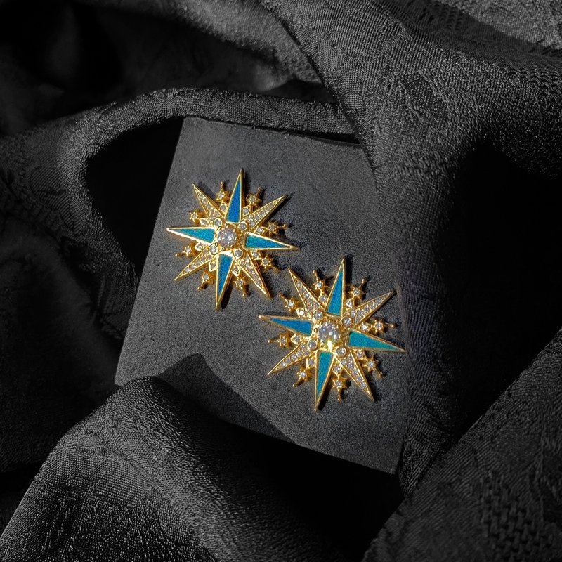 【初秋新品】手工製作 孔雀羽毛 點翠工藝 星星耳釘——靜夜領航 - 耳環/耳夾/耳骨夾 - 銅/黃銅 金色
