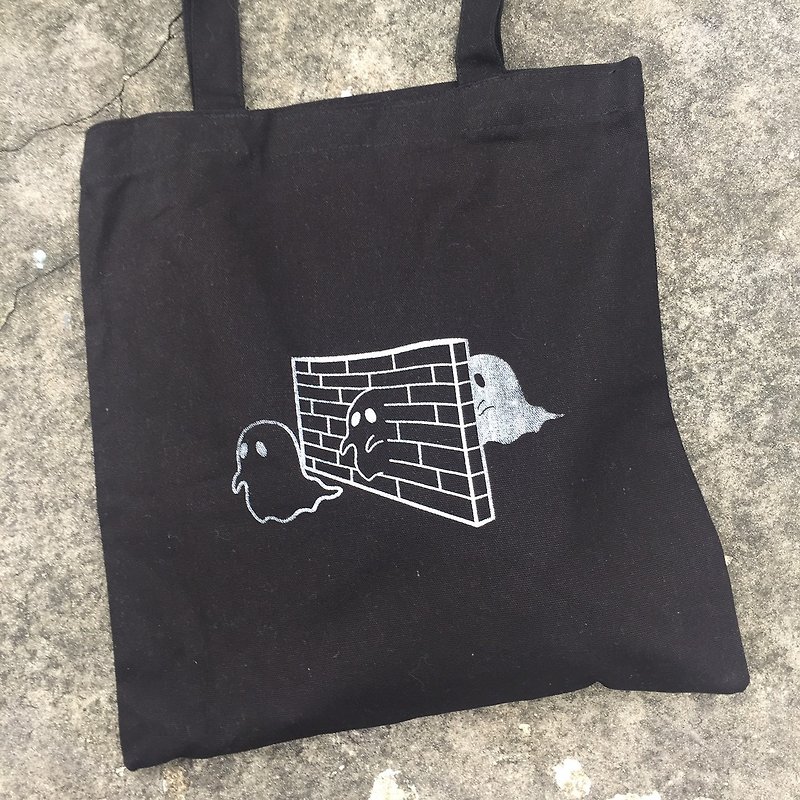 Ghost Bag | Handmade Silk Print | Canvas Bag - กระเป๋าแมสเซนเจอร์ - ผ้าฝ้าย/ผ้าลินิน สีดำ