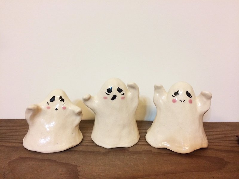 Hand-made ceramic jewelry Halloween - Happy Ghost - เซรามิก - เครื่องลายคราม 