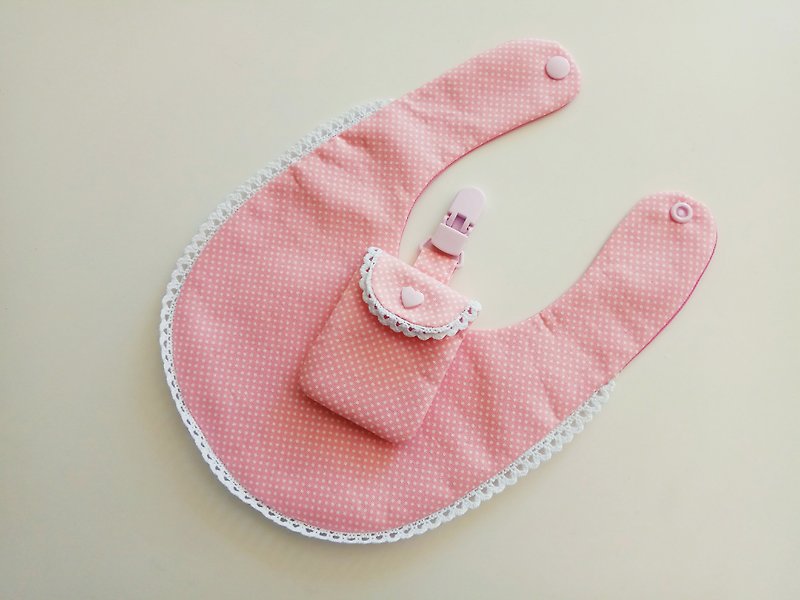 粉底水玉棉蕾絲款 彌月禮物 嬰兒圍兜+平安符袋 - 圍兜/口水巾 - 棉．麻 粉紅色