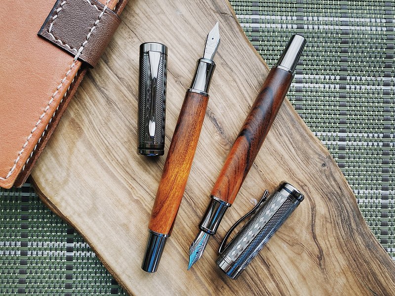 handmade wooden pen | fountain pen | magnetic suction | customized - ปากกาหมึกซึม - ไม้ สีดำ