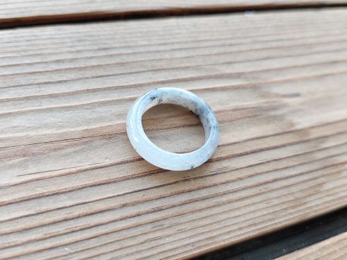 螺絲帽帽工作室 【親翠】天然翡翠 冰牛奶底水墨藝術感手指鐲12號戒圈