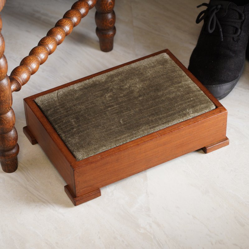 Vintage Dutch footstool with soft fabric top - เฟอร์นิเจอร์อื่น ๆ - ไม้ สีเขียว