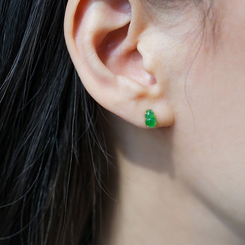 Half-life Xiaoyao small gourd earrings in the future 18K gold inlaid with natural ice species sun green emerald temperament lady model - ต่างหู - หยก 