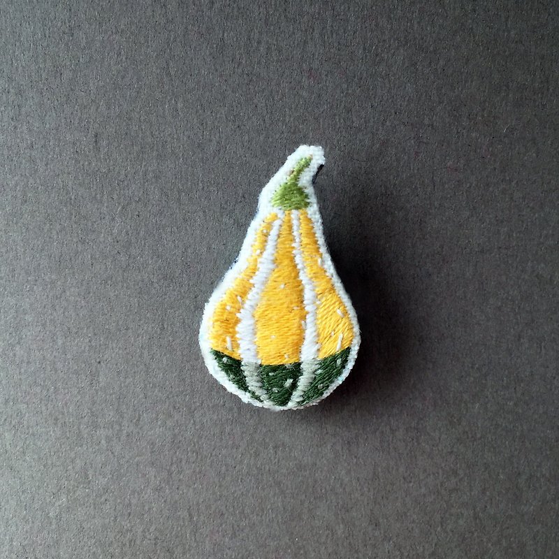 Mini Manual Embroidery Brooch / Pin Pumpkin Squash Pumpkin Toy Pumpkin - Brooches - Thread Multicolor