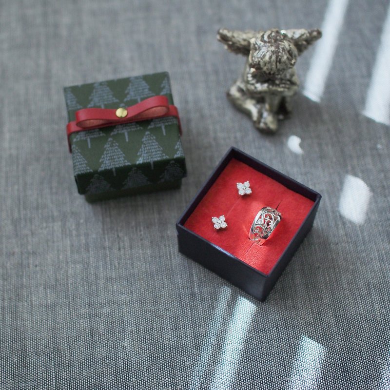 Arabesque ear cuff & flower earrings 2-piece set - ต่างหู - โลหะ สีเงิน
