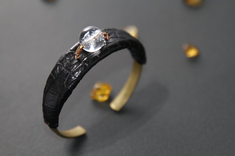 Brass bracelet with genuine crocodile embedded with Himalayan crystal - Bracelets - Genuine Leather Brown