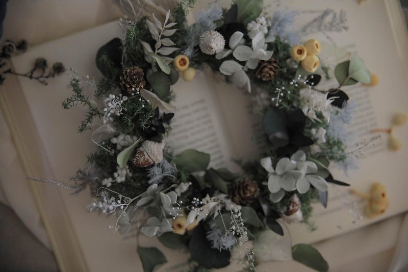 Christmas Wreath/Cold Colors/Dry Preserved Flowers - ช่อดอกไม้แห้ง - พืช/ดอกไม้ 