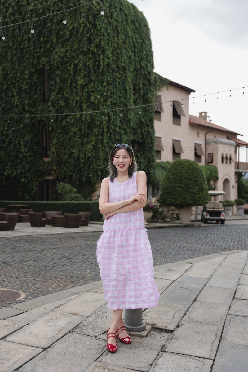 BIRUCHU CREW NECK MIDI DRESS : Pink SeerSucker 粉色無袖洋裝 泰國設計 - 洋裝/連身裙 - 聚酯纖維 粉紅色