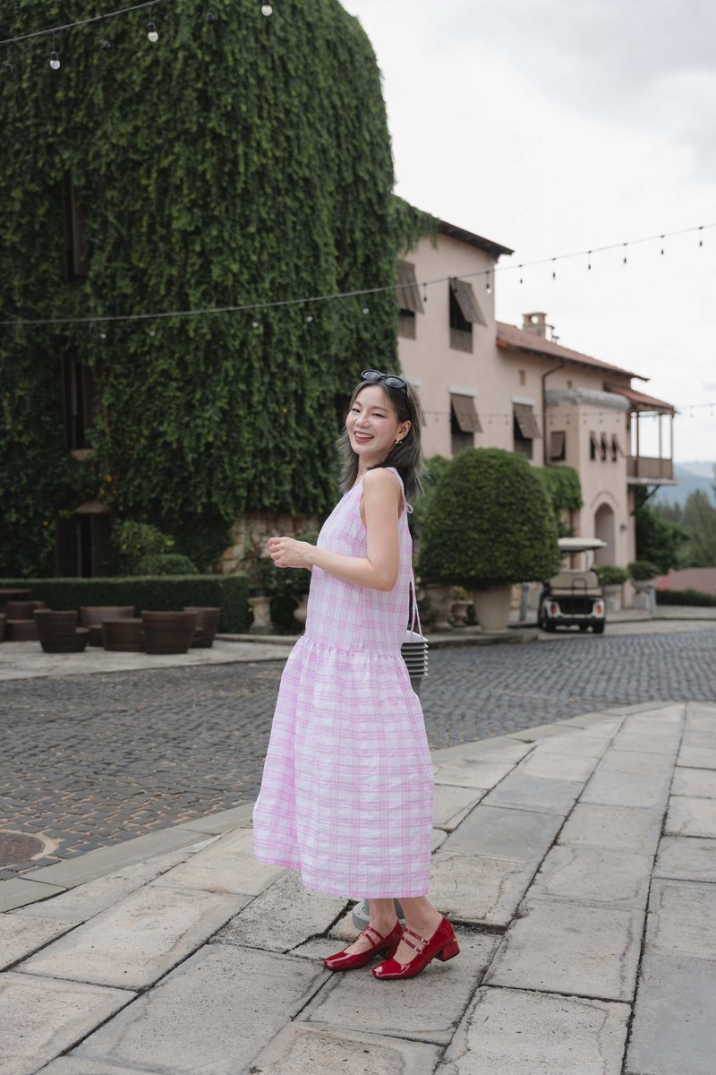 BIRUCHU CREW NECK MIDI DRESS : Pink SeerSucker 粉色無袖洋裝 泰國設計 - 洋裝/連身裙 - 聚酯纖維 粉紅色
