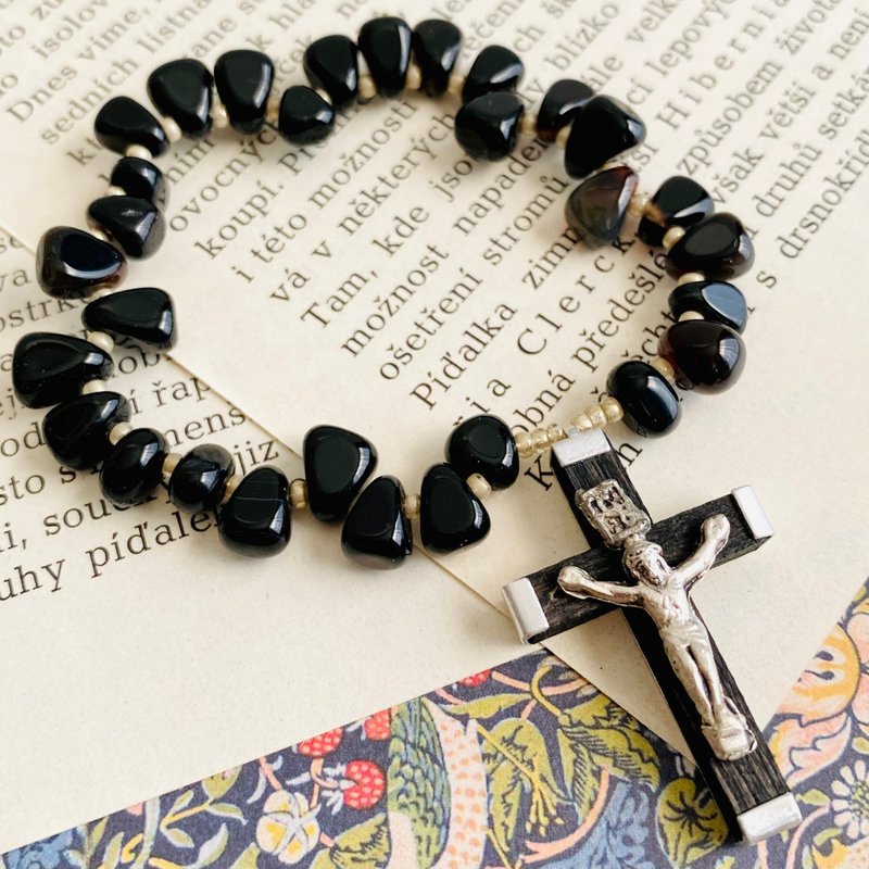 Rosary bracelet with onyx and vintage Czech glass beads - Bracelets - Semi-Precious Stones Black