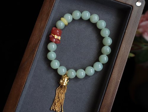 Angel's tears 天使之淚 Jewelry Design 天然和田玉 /和闐玉-且末藍 鹽源瑪瑙小熊 設計手串手持fs