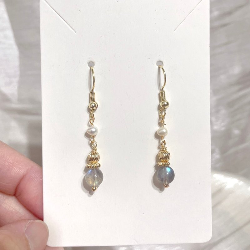 Natural freshwater pearl/labradorite//crystal 14K color-preserving earrings - สร้อยข้อมือ - โลหะ 