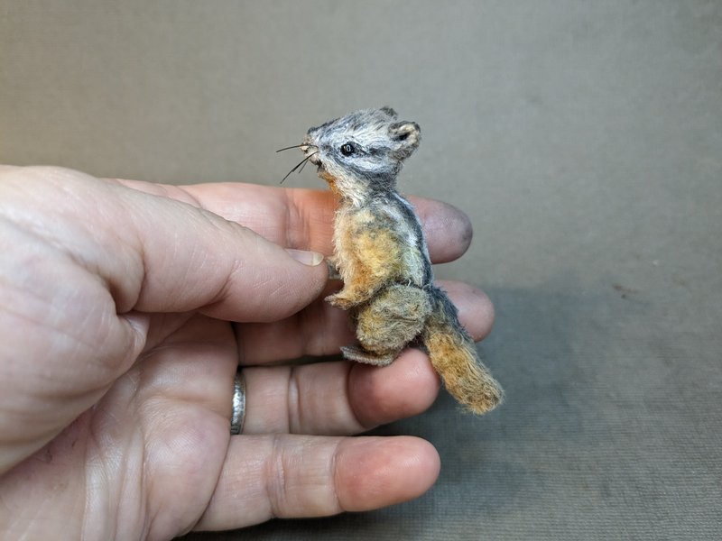 Chipmunk Chip 5,5 cm. New OOAK miniature. Handmade.花栗鼠.シマリス - ตุ๊กตา - วัสดุอื่นๆ สีนำ้ตาล