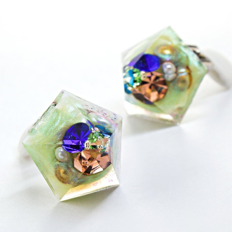 Pentagon earrings (freshness of mint) - Earrings & Clip-ons - Resin Green