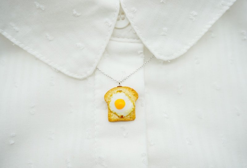 MoonMade Original Handmade Pocket Food Jewelry Sun Toast Necklace Poached Egg Pendant Cute Birthday Gift Miniature Toast Fried Egg Necklace Pendant Birthday Gift - สร้อยคอ - ดินเหนียว หลากหลายสี