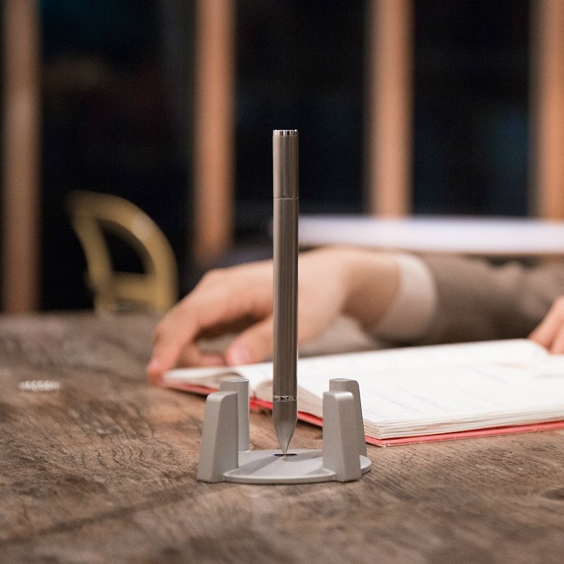 [Texture Gift Set] HOVERPEN Self-standing Pen Titanium + Refill Set - กล่องใส่ปากกา - โลหะ สีเงิน