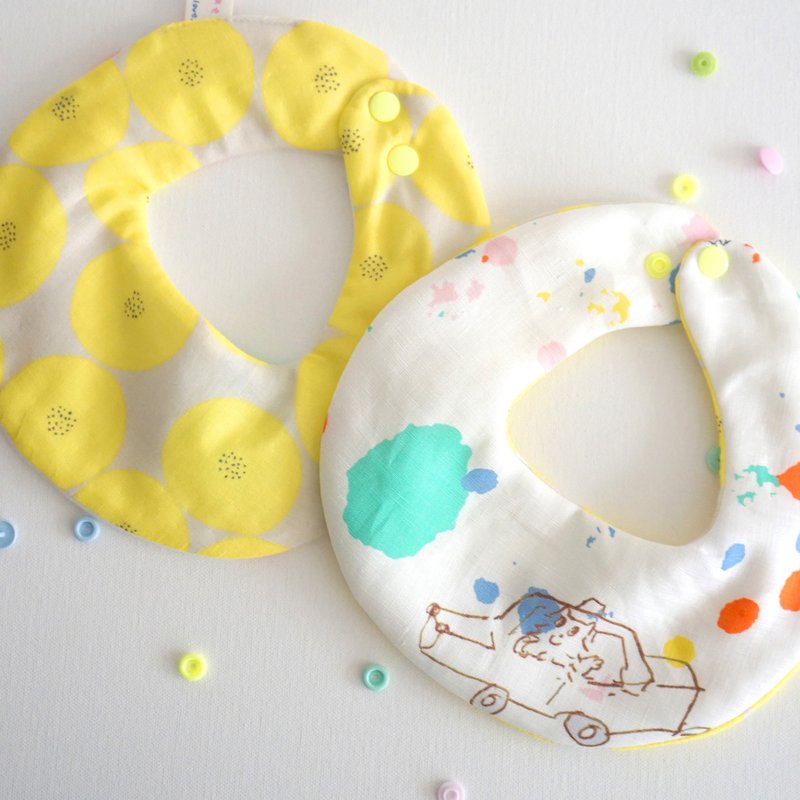 Yinke take a bite of love print handmade double-sided baby slobber / bib round version - ผ้ากันเปื้อน - ผ้าฝ้าย/ผ้าลินิน หลากหลายสี