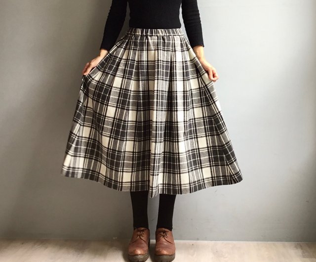 Light black and white hotsell plaid skirt