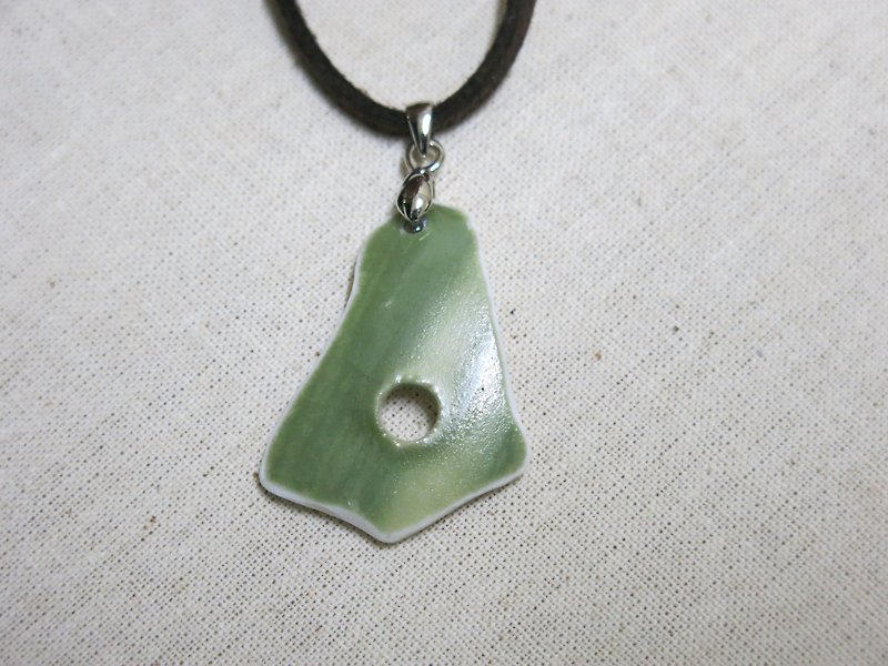 Building a pupa | Handmade pottery necklace - สร้อยคอ - ดินเผา สีเขียว