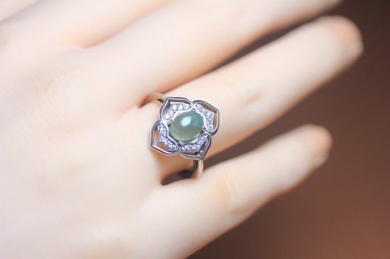 [Flower Jade Ring] S925 Silver inlaid women's retro new Chinese style egg-shaped green jade ring - แหวนทั่วไป - หยก สีเขียว