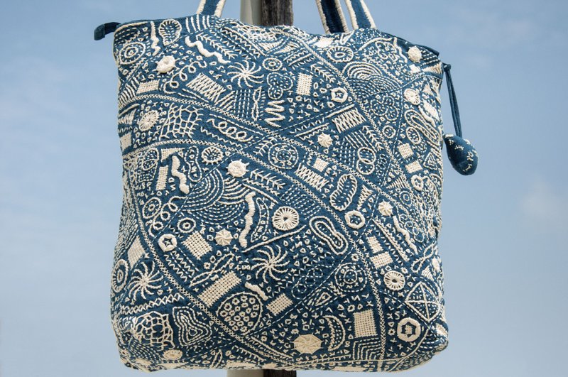 手縫純棉布側背包 刺繡斜背包 手工刺繡肩背包 手縫藍染包indigo - 側背包/斜背包 - 棉．麻 藍色