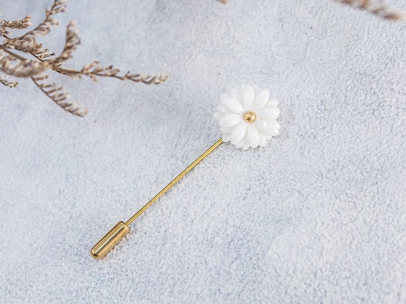 Daisy ~ white porcelain flower brooch pin ~ size S - 胸針 - 陶 白色