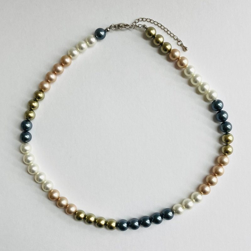 Glass pearl asymmetrical mix necklace/8mm approx. 43cm/navy x sand beige mix/R/Made in Japan - สร้อยคอ - แก้ว สีน้ำเงิน