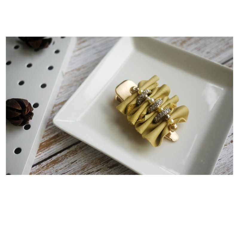 Women's strength | real leather hair accessories | hair clip | duckbill clip | hair clip | leather - เครื่องประดับผม - หนังแท้ สีทอง