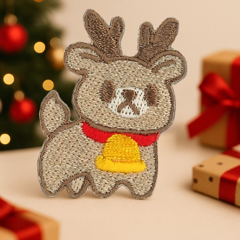 【子鹿の刺繍ステッカー | ミニクリスマスディア | そのまま貼れる】 - ステッカー・シール - 刺しゅう糸 