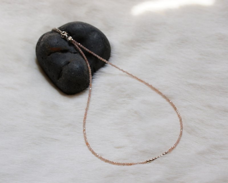 Orange Labradorite Silver 925 Necklace with Linear Memory Alloy - สร้อยคอ - เครื่องเพชรพลอย สีส้ม
