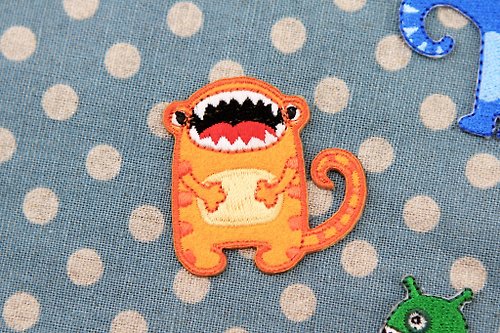 猴猴玩花樣 橘大傻自黏繡布貼-可愛怪獸系列